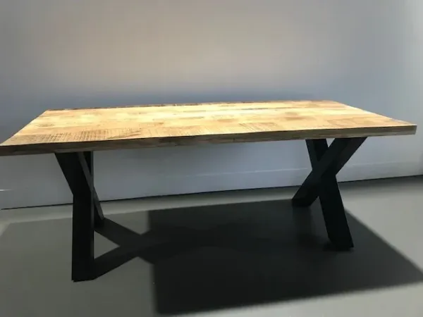 Image sur Mango tafel met X-legs, 200X90x78 CM.